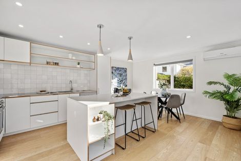 Photo of property in 3/6 The Parade, Island Bay, Wellington, 6023