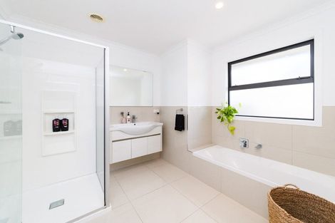 Photo of property in 33 Galea Grove, Kelvin Grove, Palmerston North, 4414