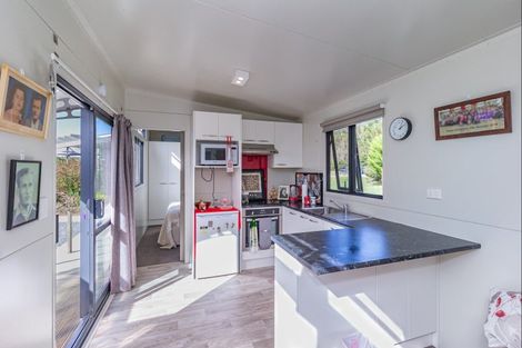 Photo of property in 3 Takapu Road, Manakau, Levin, 5573