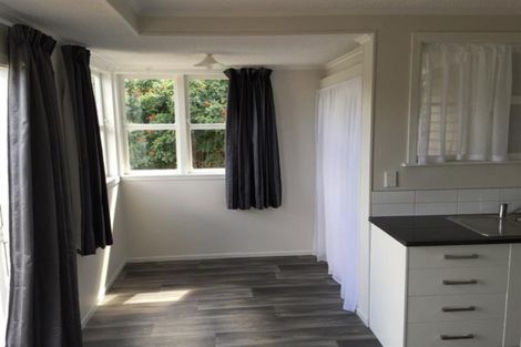 Photo of property in 72 Mckenzie Road, Mangere Bridge, Auckland, 2022