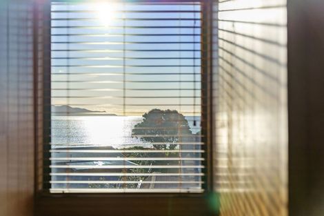 Photo of property in 11 Waiheke Street, Waikanae Beach, Waikanae, 5036