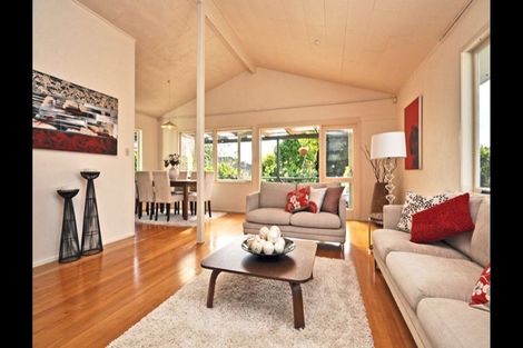 Photo of property in 2/51 Ocean View Road, Hillcrest, Auckland, 0627