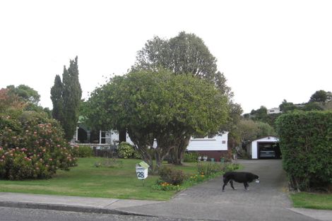 Photo of property in 28 Kaitawa Crescent, Paraparaumu, 5032