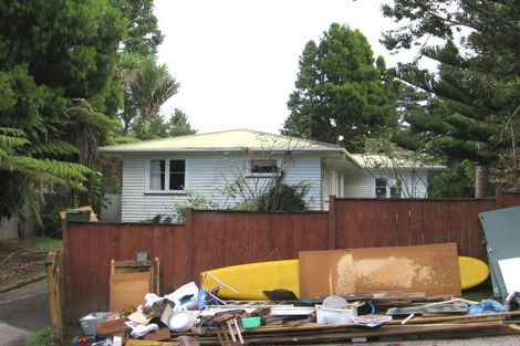 Photo of property in 9 Hollywood Avenue, Titirangi, Auckland, 0604