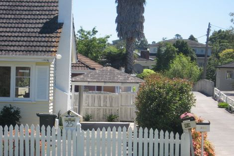 Photo of property in 2/25 Stanley Avenue, Milford, Auckland, 0620