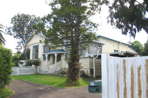 Photo of property in 1/157 Glenfield Road, Hillcrest, Auckland, 0626
