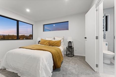 Photo of property in 21b Neal Avenue, Glenfield, Auckland, 0629