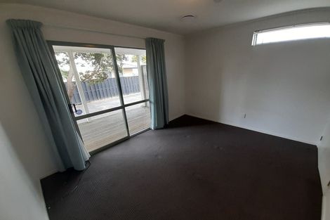 Photo of property in 17a Enderby Drive, Te Atatu Peninsula, Auckland, 0610