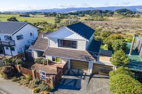 Photo of property in 12 Moana Street, Otaki Beach, Otaki, 5512