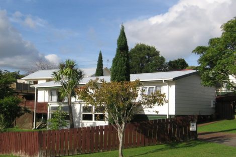 Photo of property in 17 Imperial Place, Henderson, Auckland, 0612