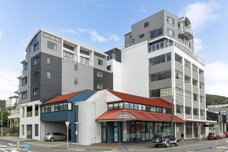Photo of property in Endeavour Apartments, 18/125u Thorndon Quay, Pipitea, Wellington, 6011