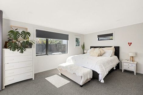 Photo of property in 27 Roby Street, Te Atatu Peninsula, Auckland, 0610