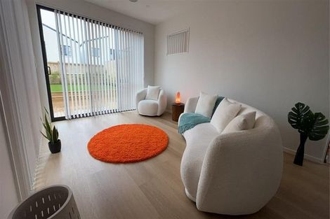 Photo of property in 33 Coast Garden Drive, Hobsonville, Auckland, 0616