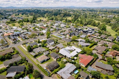 Photo of property in 50a-c Braid Road, St Andrews, Hamilton, 3200