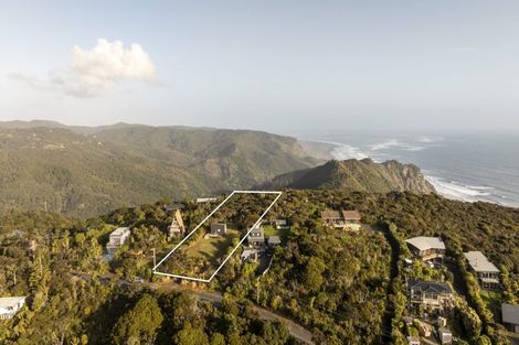 Photo of property in 6 Log Race Road, Piha, New Lynn, 0772