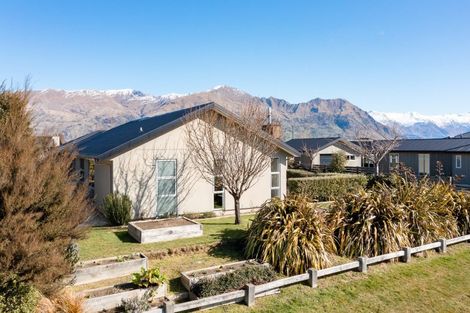 Photo of property in 11 Sunnyside Lane, Wanaka, 9305