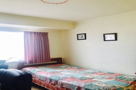 Photo of property in 15 Hillwell Drive, Henderson, Auckland, 0612