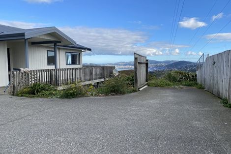 Photo of property in 49 Edgecombe Street, Newlands, Wellington, 6037