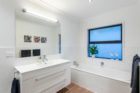 Photo of property in 122 Oteki Park Drive, Welcome Bay, Tauranga, 3112