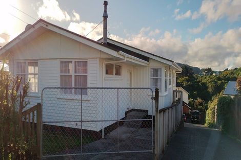 Photo of property in 7 Terrance Grove, Paparangi, Wellington, 6037