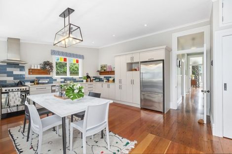 Photo of property in 12 Eden Street, Island Bay, Wellington, 6023