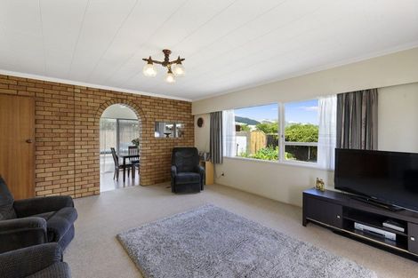 Photo of property in 28 Oriwa Street, Waikanae, 5036