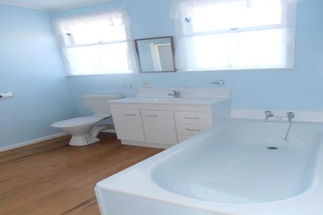 Photo of property in 105 Bond Crescent, Forrest Hill, Auckland, 0620