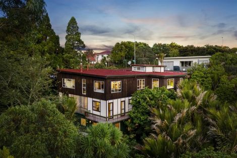 Photo of property in 138 Glenfield Road, Birkenhead, Auckland, 0626