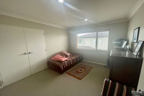 Photo of property in 28 Kaseng Place, East Tamaki Heights, Auckland, 2016