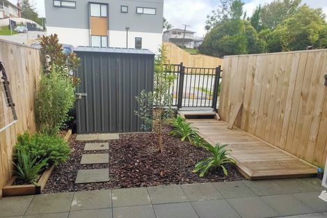 Photo of property in 35 Morihana Close, Glen Eden, 0602