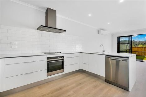 Photo of property in 32 Vincent Mcgrath Crescent, Swanson, Auckland, 0614