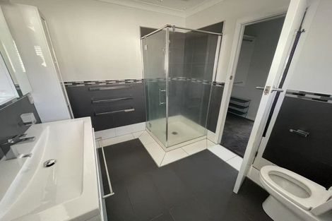 Photo of property in 25 Bradbury Road, Botany Downs, Auckland, 2010