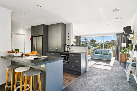 Photo of property in 9 Balmain Street, Newlands, Wellington, 6037