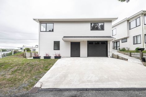 Photo of property in 106b Glanmire Road, Newlands, Wellington, 6037