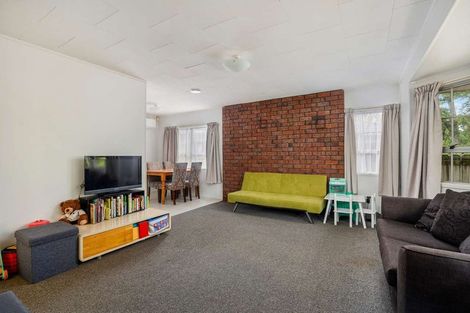 Photo of property in 33 Claverdon Drive, Massey, Auckland, 0614