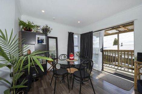 Photo of property in 28 Beauchamp Drive, Massey, Auckland, 0614