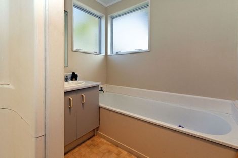 Photo of property in 37 Hassan Drive, Massey, Auckland, 0614