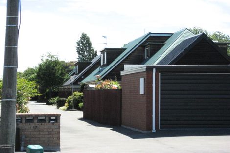 Photo of property in 2/37 Avonhead Road, Avonhead, Christchurch, 8042