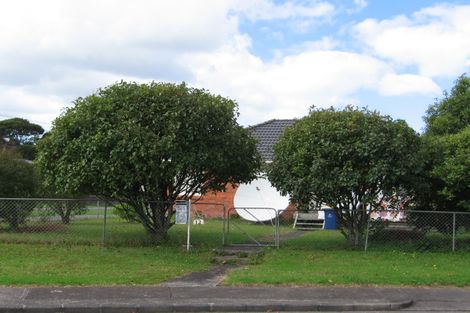 Photo of property in 12 Kirrie Avenue, Te Atatu South, Auckland, 0610