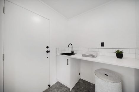 Photo of property in 5 Mikasa Place, Mangere, Auckland, 2022