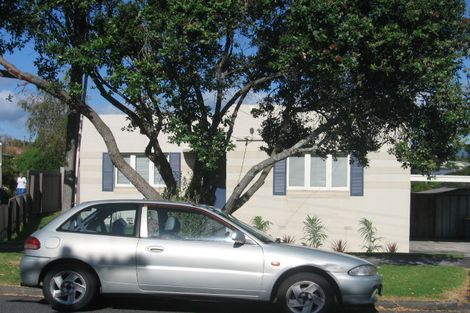 Photo of property in 10 Reid Road, New Lynn, Auckland, 0600