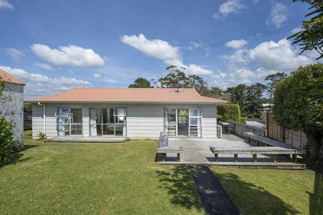 Photo of property in 23 Luckens Road, West Harbour, Auckland, 0618