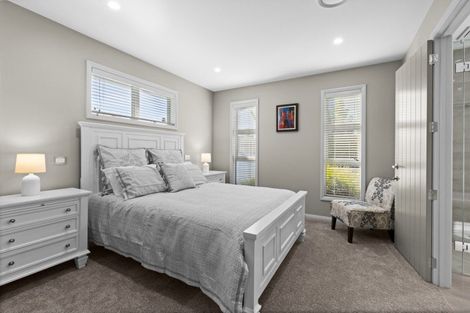 Photo of property in 12 Spur Road, Havelock North, 4130