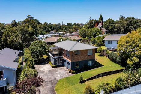 Photo of property in 39 Awanui Street, Merrilands, New Plymouth, 4312