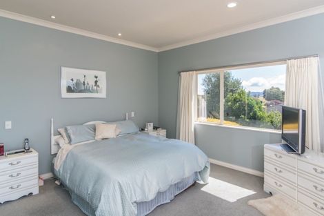 Photo of property in 28 Quadrant Heights, Paraparaumu, 5032