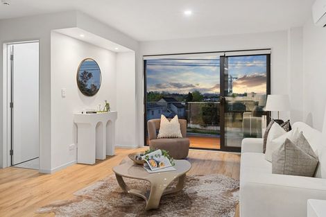 Photo of property in 2c Fowler Street, Northcote, Auckland, 0627