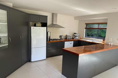 Photo of property in 13 Springwater Vale, Unsworth Heights, Auckland, 0632