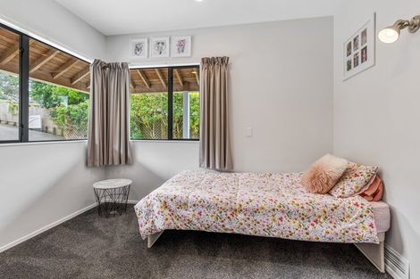 Photo of property in 3a Cron Avenue, Te Atatu South, Auckland, 0610
