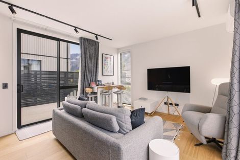 Photo of property in 33 Casterway Crescent, Jacks Point, 9371