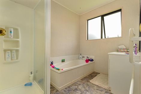 Photo of property in 11 Jordan Way, Kelvin Grove, Palmerston North, 4414